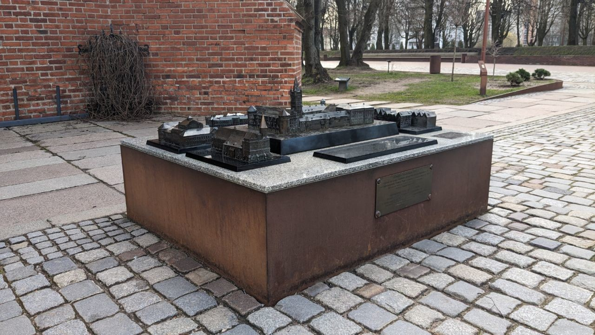 Мобильный квест в Калининграде «В поисках Радзивилловской рукописи» — фото 5